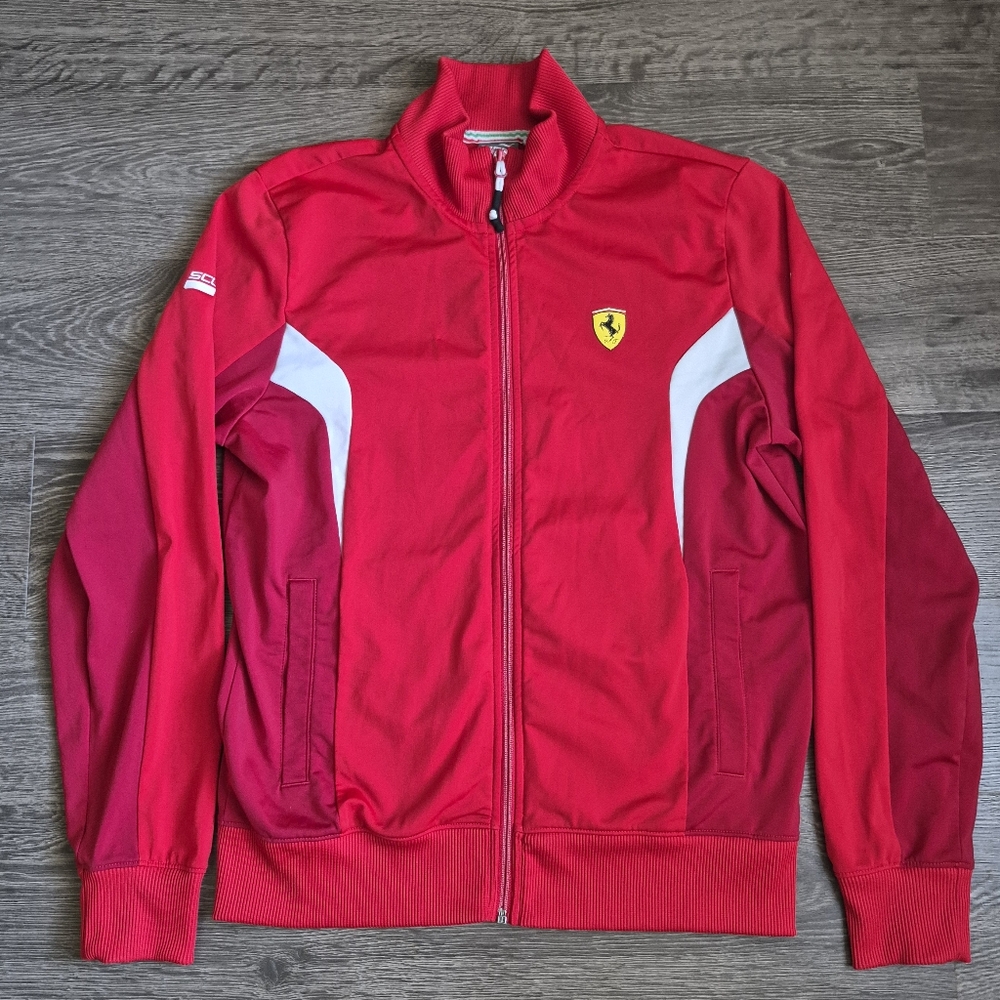 Ferrari Puma Red WhiteZip up Jacket. Medium M Scuderia Ferrari